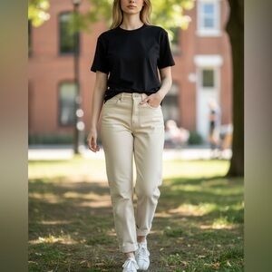 American Eagle Mom Straight Corduroy Jeans in cream color size 4 Short- like new